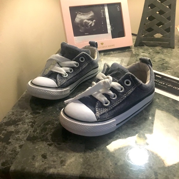 Toddler converse - Picture 1 of 4